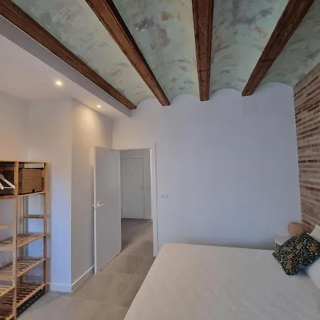 Centrica Y Encantadora Vivienda. Valencia