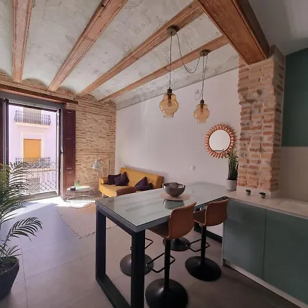 Centrica Y Encantadora Vivienda. Valencia