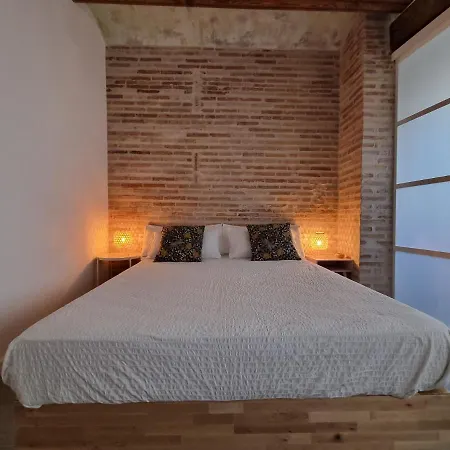 Centrica Y Encantadora Vivienda. * Valencia
