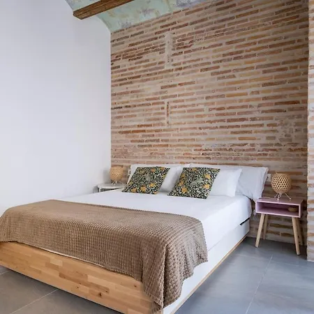 Centrica Y Encantadora Vivienda. Valencia